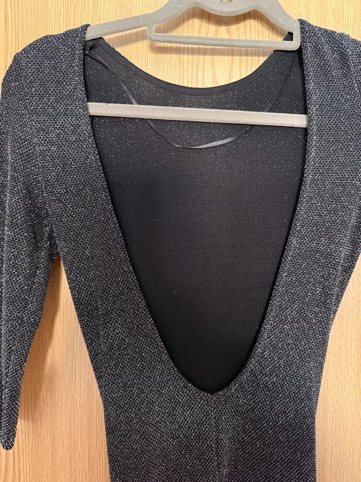 Vestido justo com brilhantes prata
