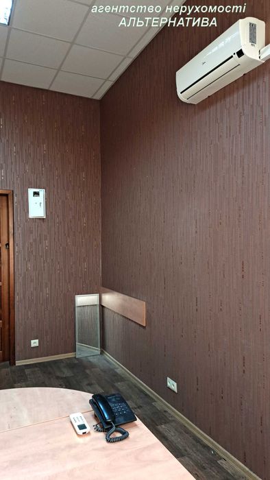 Офіси самий ЦЕНТР 16 та 18м2 Хрещатик р-н Бейкері, Київстар. 2й поверх