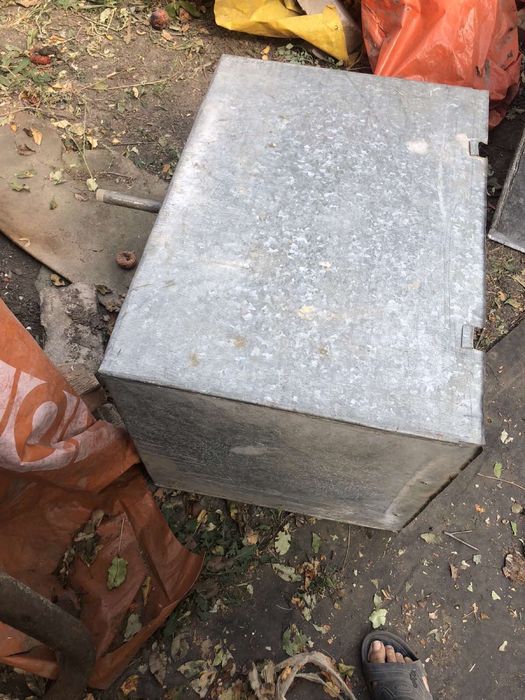 Оцинкована ємність. Оцинкований контейнер, ящик.