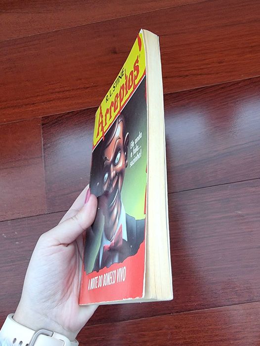 Livro "Arrepios - A Noite do Boneco Vivo" Vol. 7 de R. L. Stine