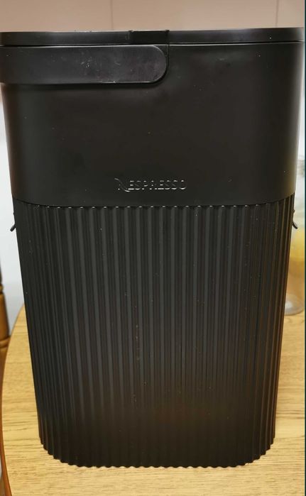 Nespresso Essenza Mini + depósito cápsulas