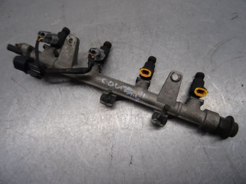 HYUNDAI COUPE II TIBURON 01-06 LISTWA WTRYSKOWA 9260930006