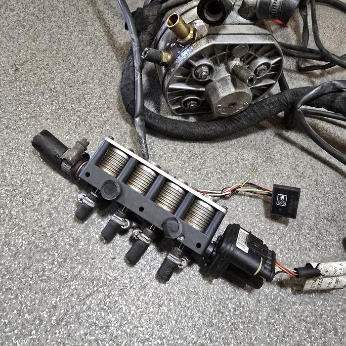 ГБО-4 підкапотка STAG-200 GoFast  комплект дня авто на 4 циліндрів