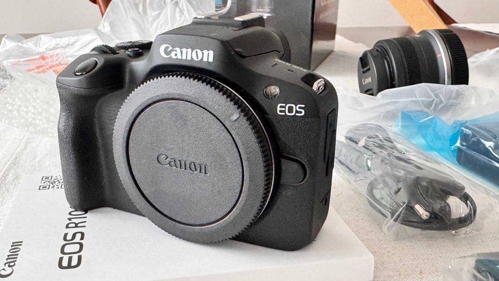 Canon EOS R100 + Objetiva RF-S 18-45mm - Nova na caixa original