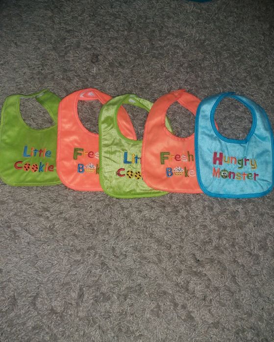 Babetes novos para bebé