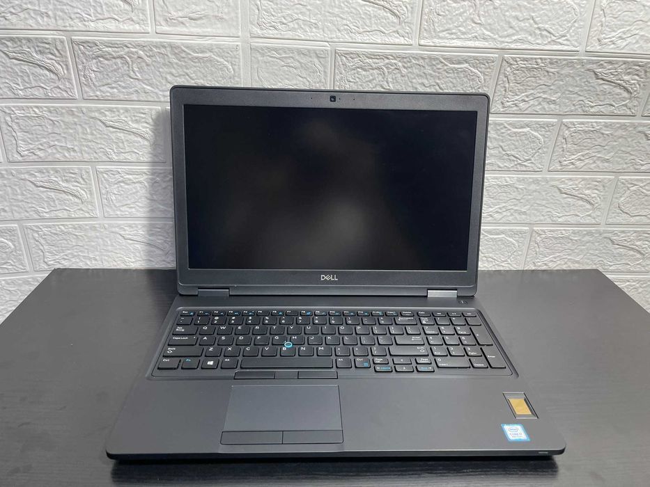 Ноутбук Dell Latitude 5590  15.6" (1920x1080) i7-8650U 16 GB DDR4