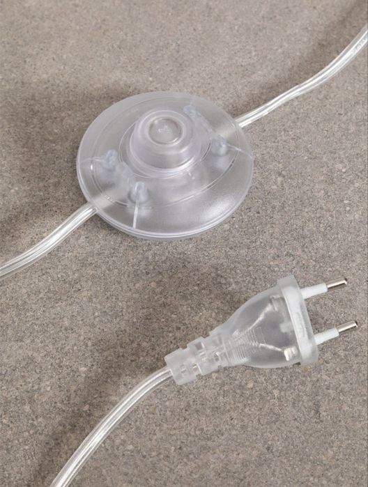 Candeeiro de pé em ferro, mármore e duas bolas de vidro Niama