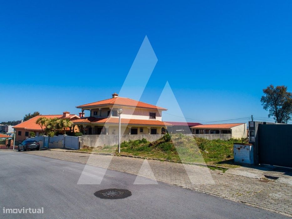 Lote para Construção com 905M2 - São João de Ver