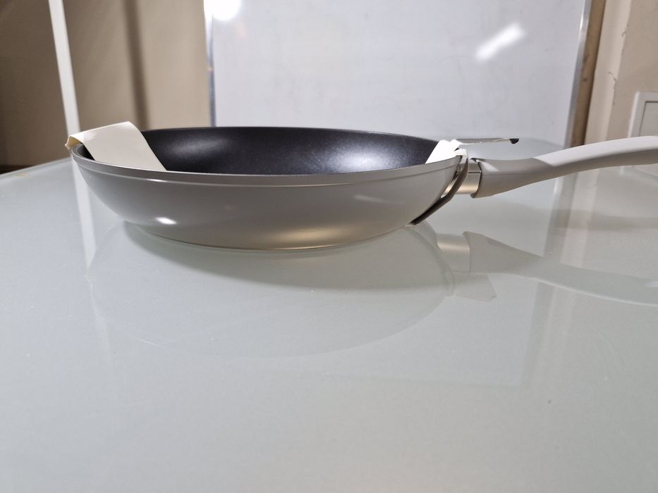 Patelnia Aluminiowa 28 cm do Wszystkich Rodzajów Kuchenek