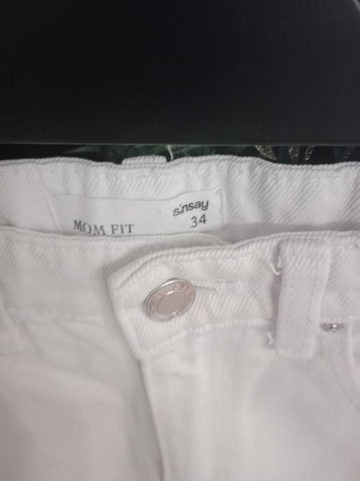 Białe spodnie mom fit 34