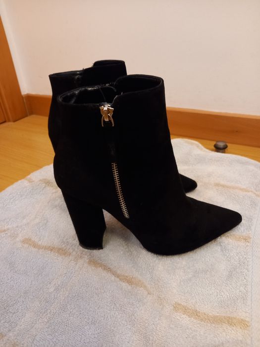 Botas pretas de camurça