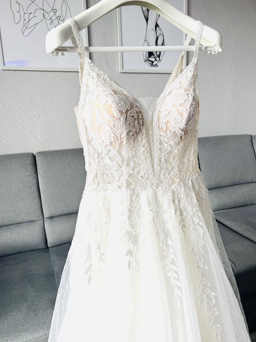 Suknia ślubna koronka