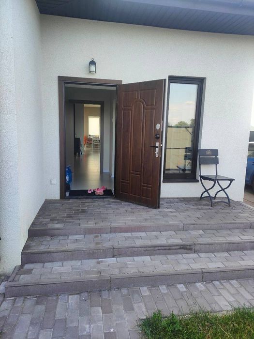 Будинок з ремонтом біля лісу