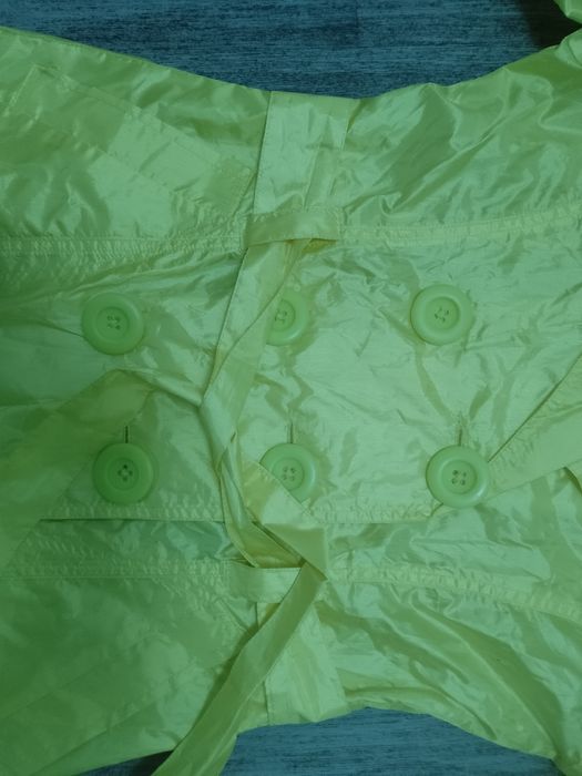 Sprzedam plaszczyk damski przeciwdeszczowy rozmiar L