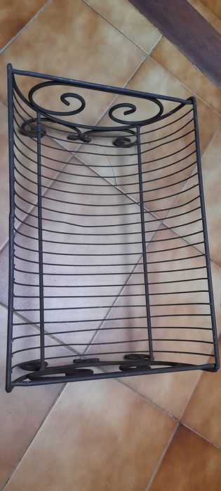 Cesto para lenha pinhas ou revistas em ferro forjado