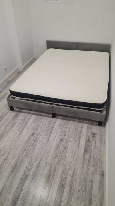 Quarto na Pontinha/Famoes