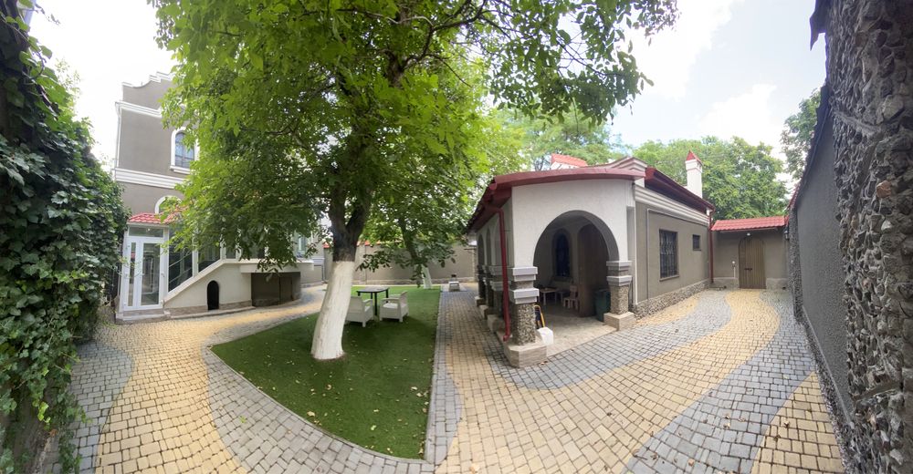 9 ст Б.Фонтана дом с бассейном