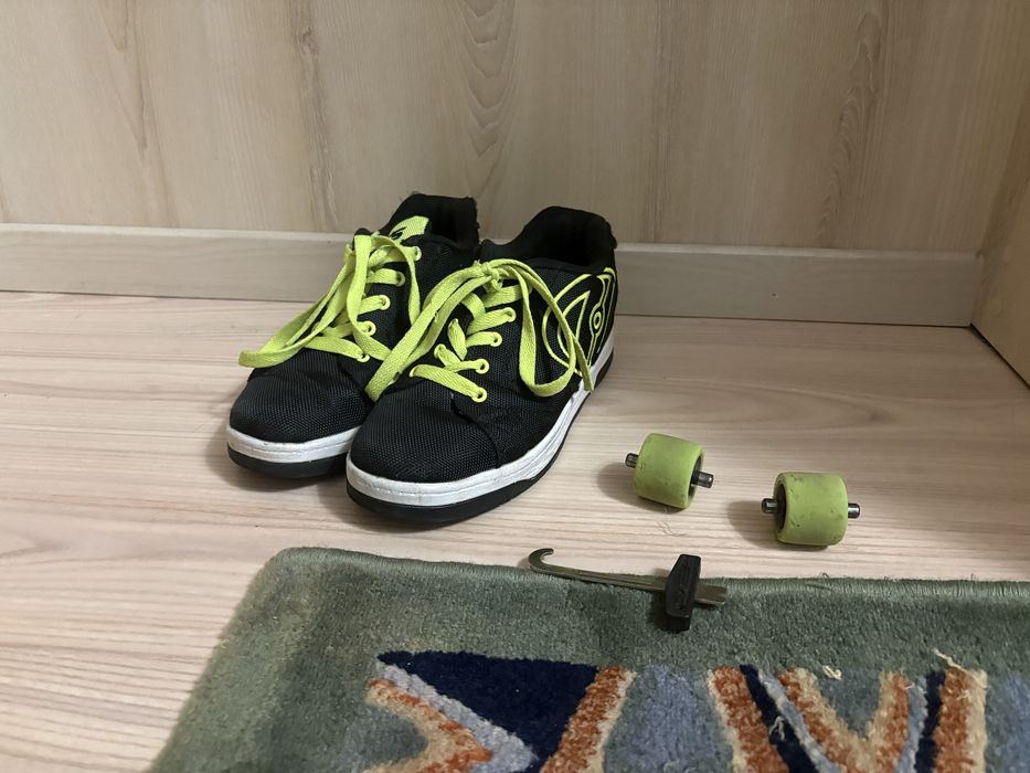 Кеди з колесами Heelys,підійдуть для катання,надійні