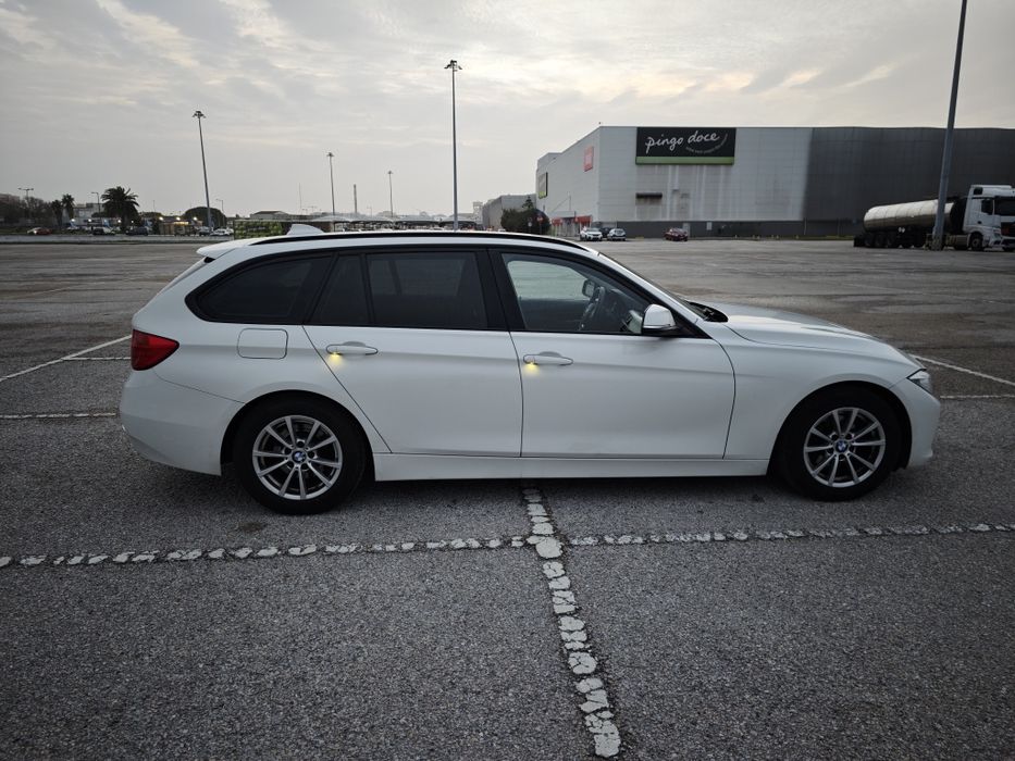 BMW 320d

326 mil km

2.0 184cv

Consumo 5 lts/100km
.Carrinha muito e