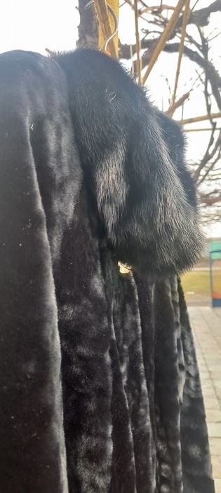 Продам шубу (мутон/норка]