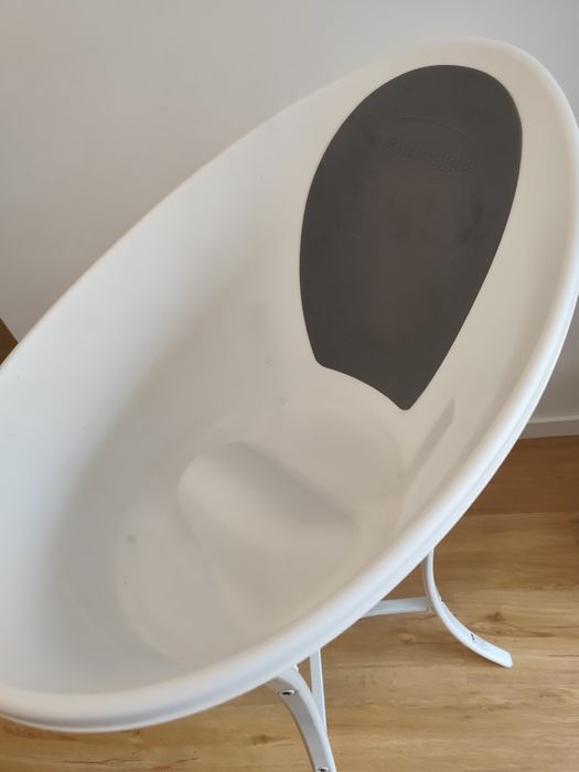 Banheira de bébé Shnuggle com suporte elegante