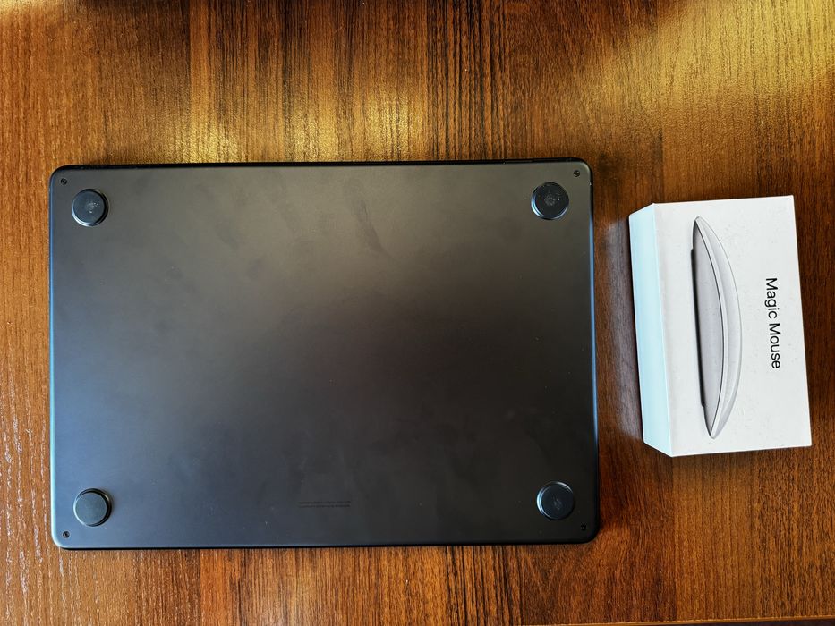 Macbook M2 2022 8/256 13.6