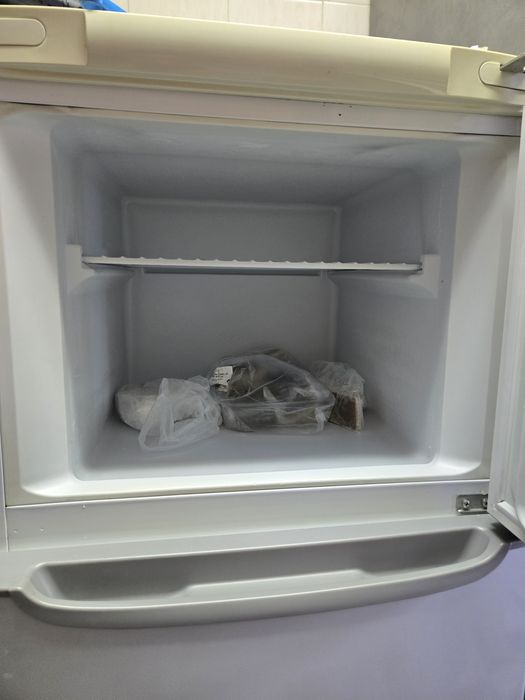 Frigorífico combinado  ariston