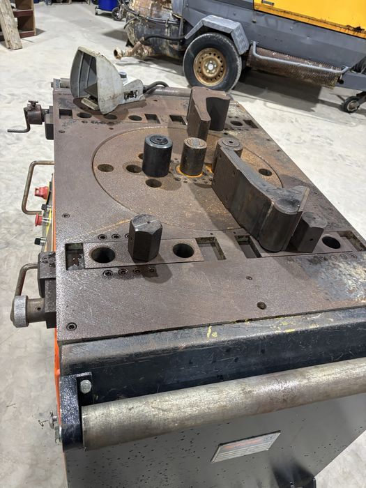 Maquina de dobrar / moladar ferro