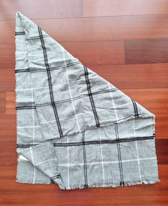 Cachecol cinzento com padrão quadriculado Primark - nunca usado