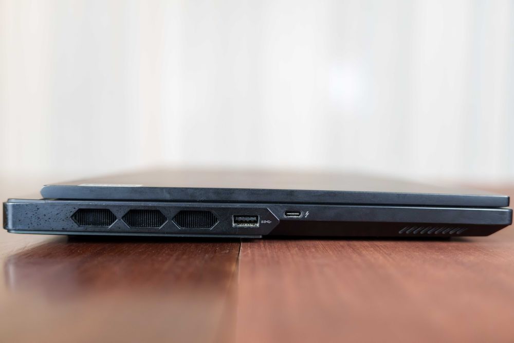 Portátil Gaming Lenovo Legion Pro 7 16IRX9H – RTX 4080 / i9 / 32GB / 1.5TB SSD