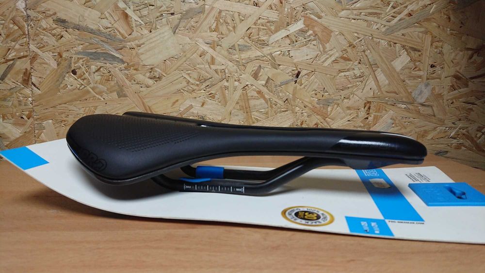 Siodełko rowerowe PRO Griffon Women's Carbon 152mm NOWE