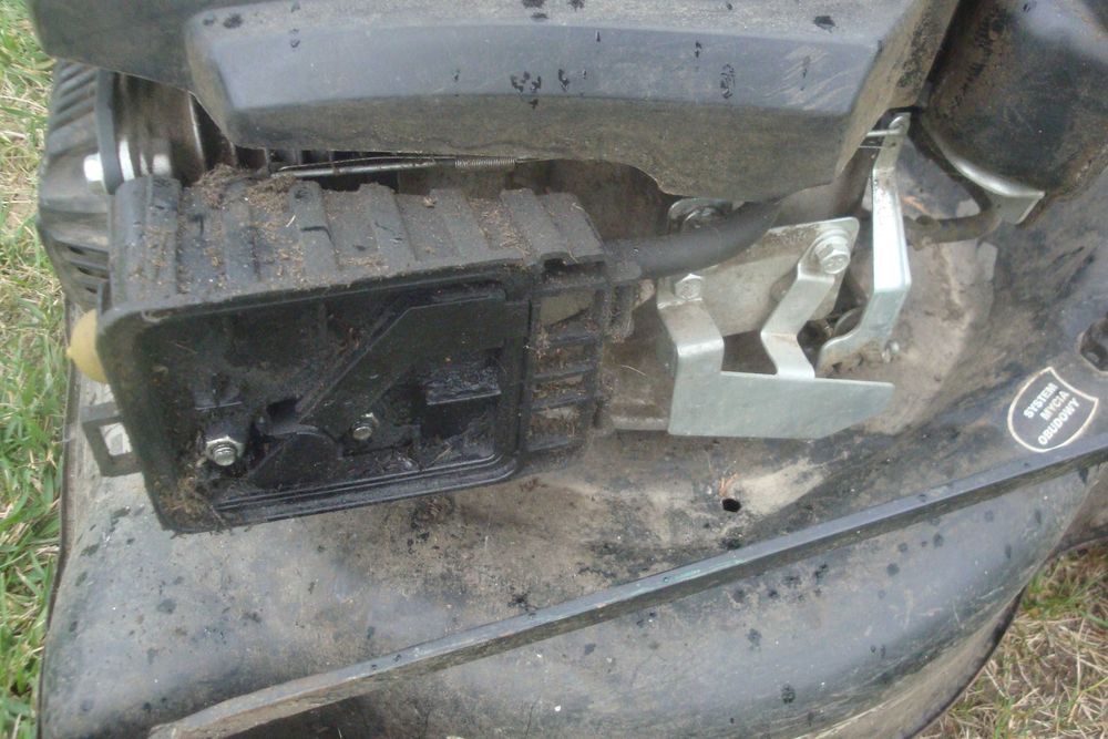 Kosiarka spalinowa NAC uszkodzona