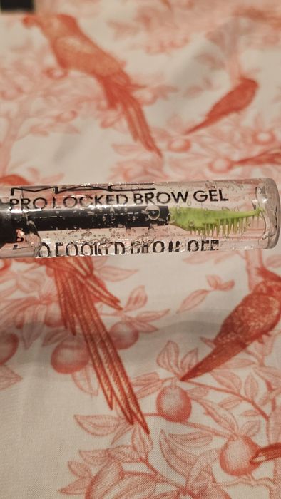 MAC Pro Locked Brow Gel, utrwalający żel do brwi.