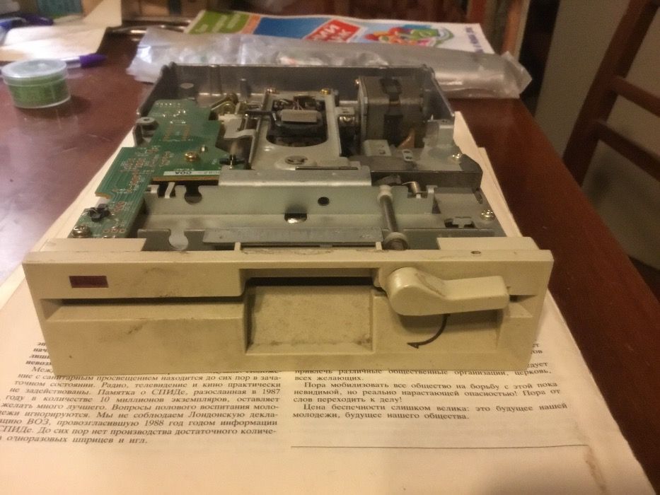 Дисковод 5,25" TEAC от старого компьютера.