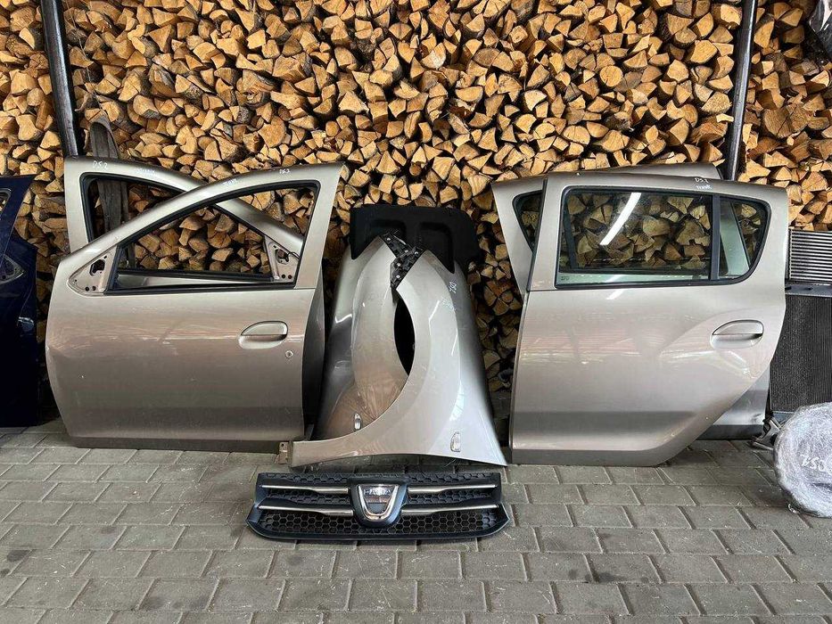 Рішотка бампер Dacia Sandero 2 Logan 2 (2013-2016)