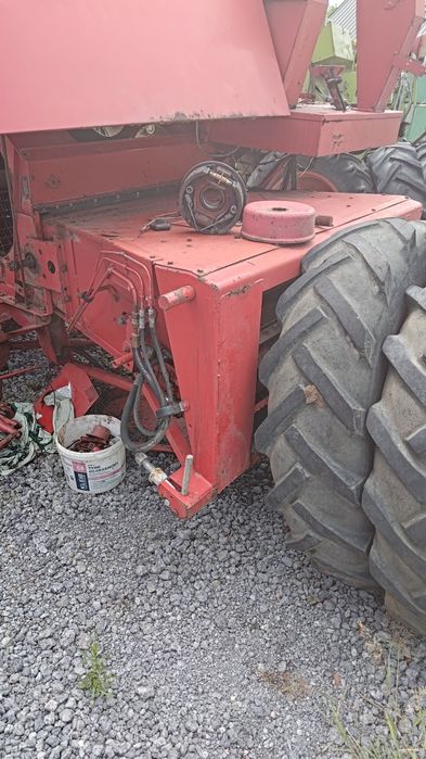 Podajnik pochyły Massey Ferguson 440