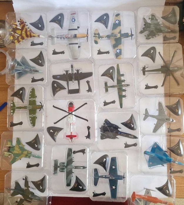 Coleção completa 36 aviões e helicópteros de guerra Maisto + Guia Visual – nunca abertos