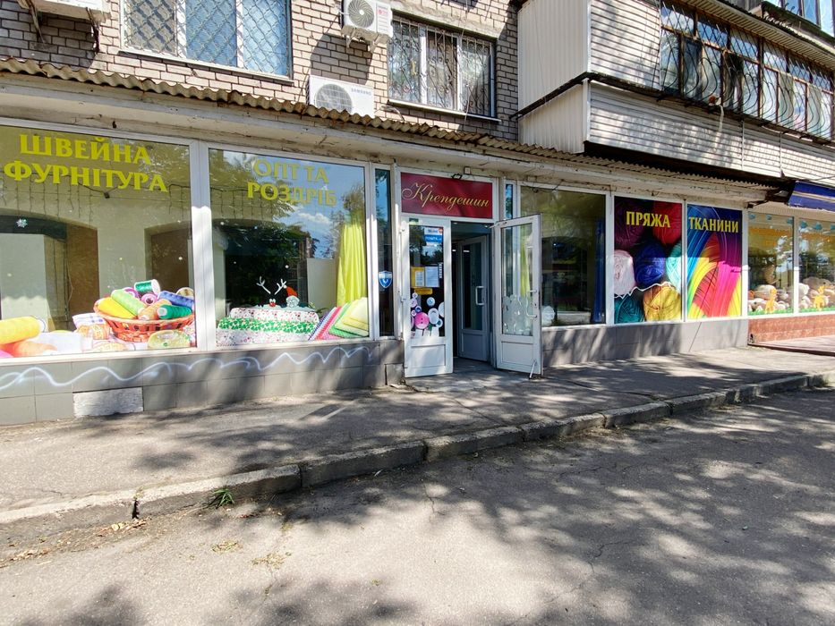 Комерційне приміщення на фасаді вул. Шкільна. Малий ринок.