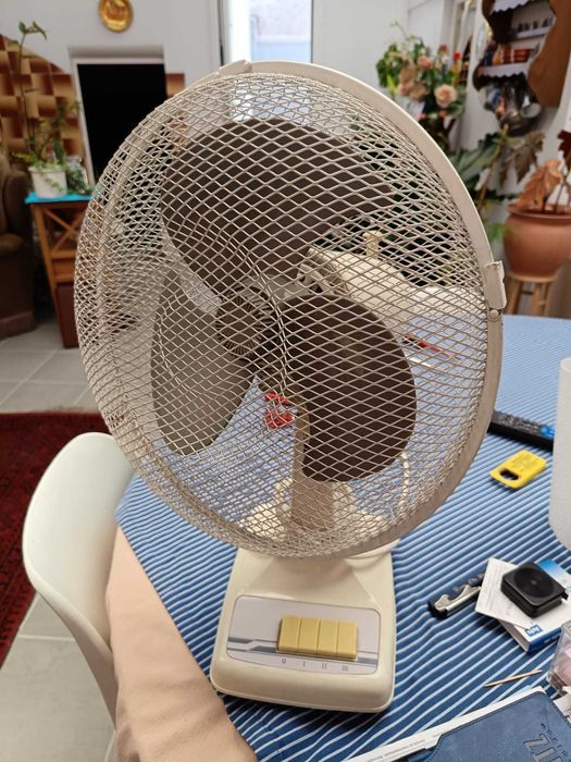 Ventoinha grande de mesa vintage em ótimo estado
