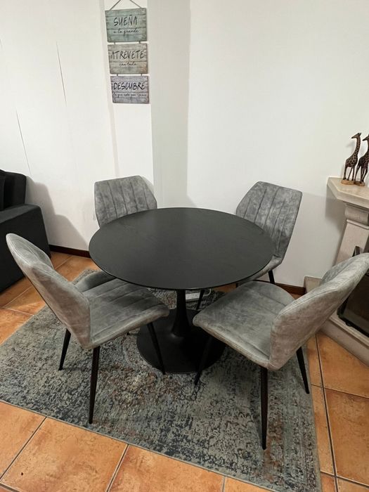 4 Cadeira e Mesa