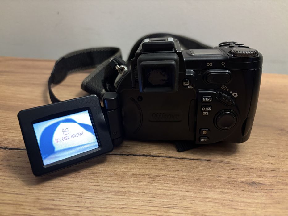 Nikon Coolpix 8700