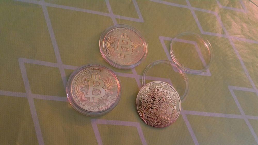 Moeda Bitcoin de cor Dourada