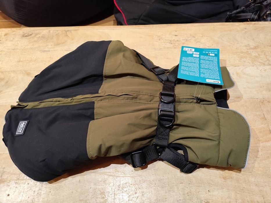 AniOne płaszczyk zimowy dla psa z szelkami Tristan 44 cm