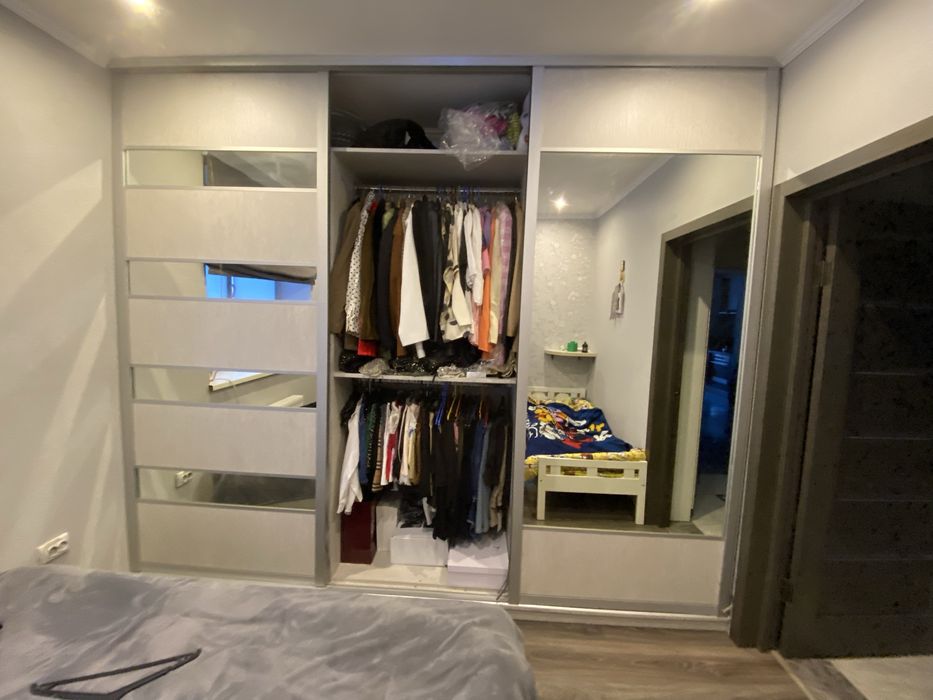 Шафа-купе 3 м, дзеркало, в хорошому стані