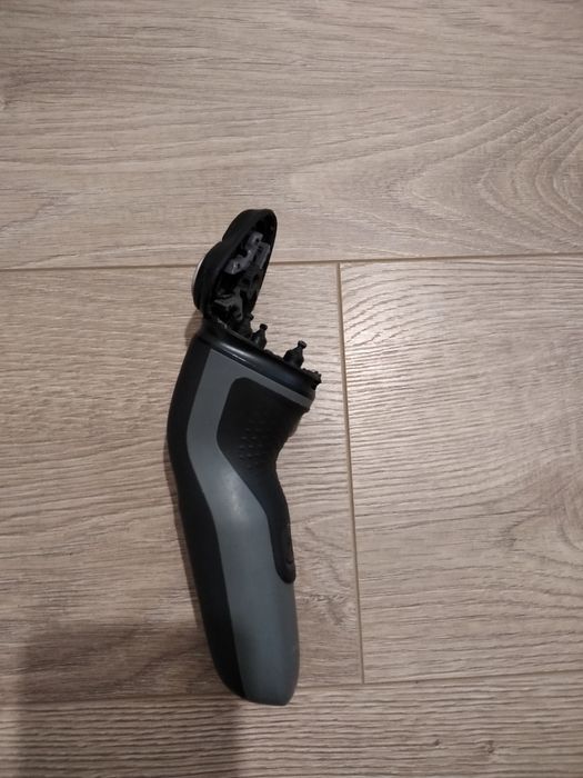 Електробритва Phillips Series 1000