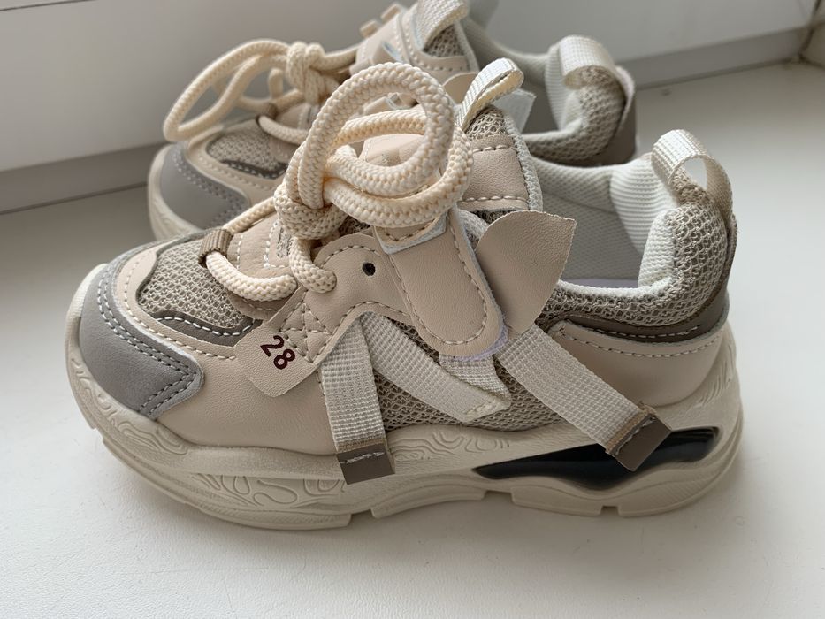 Кросівки нові, підійдуть хлопчику та дівчинкі