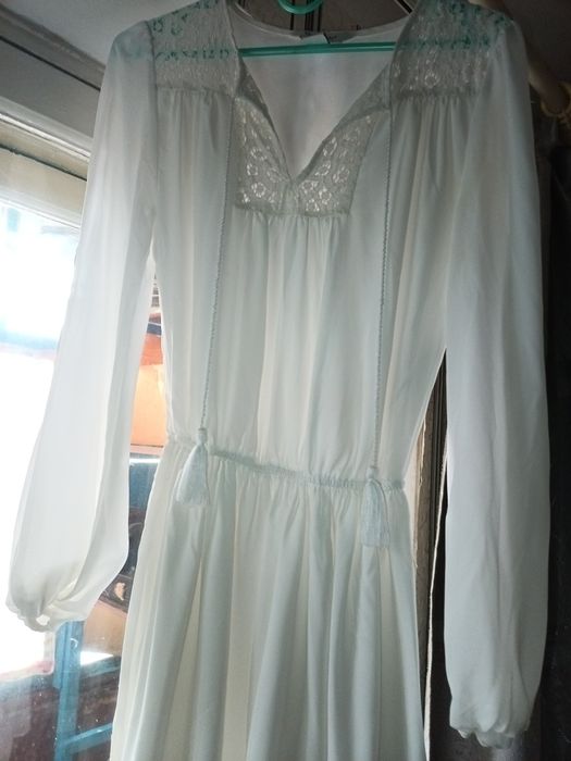 Біла вишиванка сукня