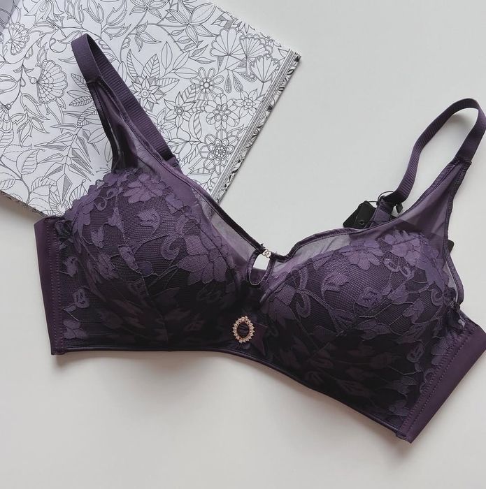 Koronkowy biustonosz dla miseczki D