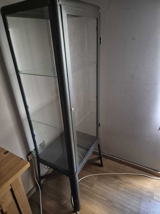 Vitrina IKEA FABRIKÖR cinzento escuro – vidro e metal