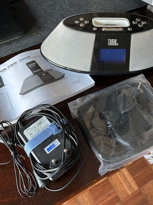 Rádio JBL em muito bom estado